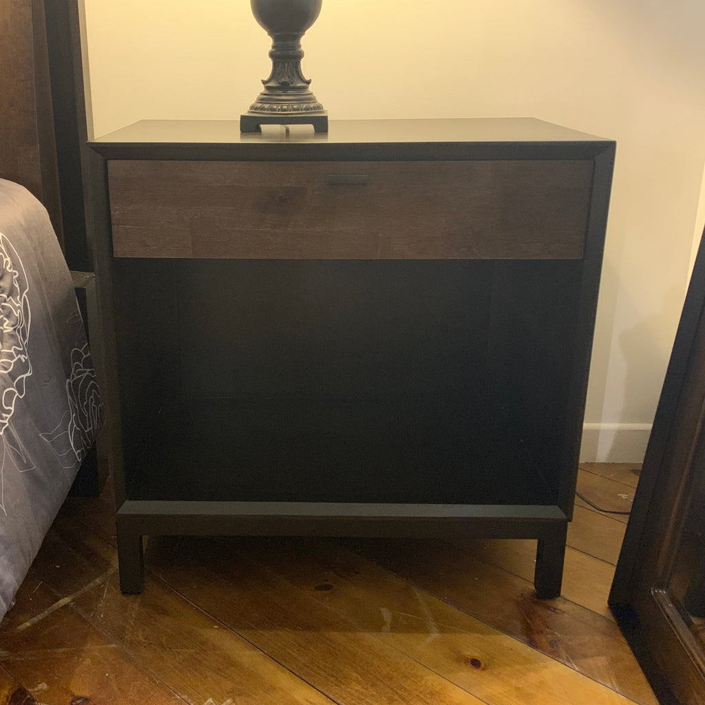 Table de nuit deux tons